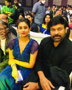 Priyaa Lal Instagram - Moment of the day ❤ 
With the one and only chiranjeevi garu

#chiranjeevi  #telugu #filmawards #2021