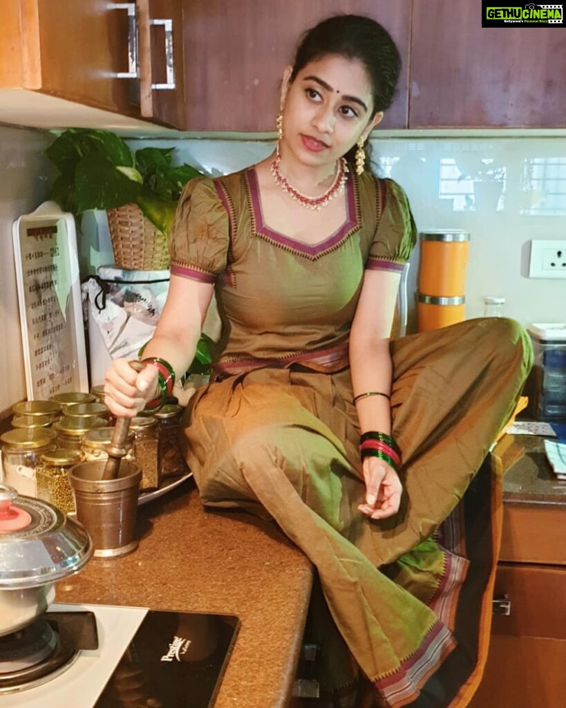 Priyaa Lal Instagram - Happy Sankranti and Happy Pongal to all 🌼🌸❤ Little helper in the kitchen gearing up for sankranti #sankranti #pongal #bhogi #celebrations #festival #vibes #2021