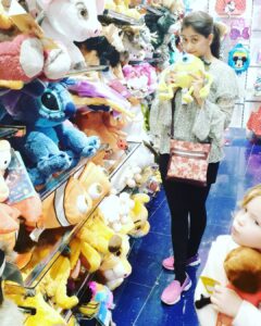 Priyaa Lal Instagram - ME: Mommy can we get this toy pls 🥰😍

Look at our expression,  we both have the same excitement wen buying a toy 
#tbt  #miss  #shopping #disney