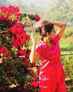 Priyaa Lal Instagram - Good morning 🌈❤
#goodmorning #wakingup #mode #morningvibes #pink