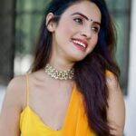 Priyanka KD Instagram - किसी की दुनिया चाहत मैं बरबाद है ….. #priyankakholgade #instagram #instadaily #photography #photooftheday #sareelove #saree #yellow #sareelover #sareefashion #pose #photo #mumbai #maharashtra #hyderabad #telugu #teluguactress