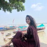 Priyanka KD Instagram - Kashi 🙏🏻…, #parvtipateyharharmahadev #mahadev #varanasi #smile #happy #life #love Assi ghat-Ganga River