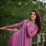 Priyanka KD Instagram - ये मुस्कान ही है, जो सादगी बन जाती हैं ! वरना लफ़्यों के फ़रेब, कहाँ समझ आते हैं ! 📸: @sarathkrishnanks #priyankakholgade #instagood #instadaily #instagram #photography #photooftheday #pictures #picoftheday #traditional #indianwear #pink #love #life #style #smile #happy