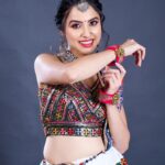 Priyanka KD Instagram - Costume: @heenadesignerstudio.fabrics 📸: @samjoe.official makeup: @diptidedhiamua …… #priyankakholgade #instagram #instagood #instadaily #photography #photooftheday #picoftheday #love #lifestyle #life #happy #smile #garba #garbanight #navratri #navratrispecial #gujrat #mumbai #maharashtra