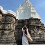 Priyanka KD Instagram - After Kedarnath 7th Jyotirlinga completed with My Mom ❤️… this Temple very special for me bcoz this jyotirling Temple is near to My Nani’s house , don’t miss the end …. Har Har Mahadev #harharmahadev #harharmahadevॐ #aundhanagnath #nagnath #temple #nageshwar #shivji #om #omnamahshivaya #shankar #jyotirling #shriaundhanagnath🕉️🙇 #priyankakholgade आठवे ज्योतिर्लिंग श्री औंढा नागनाथ