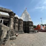 Priyanka KD Instagram - After Kedarnath 7th Jyotirlinga completed with My Mom ❤️… this Temple very special for me bcoz this jyotirling Temple is near to My Nani’s house , don’t miss the end …. Har Har Mahadev #harharmahadev #harharmahadevॐ #aundhanagnath #nagnath #temple #nageshwar #shivji #om #omnamahshivaya #shankar #jyotirling #shriaundhanagnath🕉️🙇 #priyankakholgade आठवे ज्योतिर्लिंग श्री औंढा नागनाथ