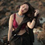 Priyanka KD Instagram - Black saree 😍 📸 : @sarathkrishnanks #priyankakholgade #instagram #instagood #instadaily #photography #photooftheday #pictures #love #black #saree #sareelove #sareefashion #style #pose #maharashtra #hyderabad #delhi