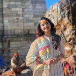 Priyanka KD Instagram - 6th jyotirling complete in श्रावण .. मैंने तो इच्छा माँगी थी पूरी तो उन्होंने की … 22 km walk के समय बोहोत problems आए क्यूकी की मैंने किसीका सहारा ना लेने का ठान लिया था पर मेरे बाबा आने द्वार के बाद जो सुकून मिला और साथी मैं अभिषेक भी किया तो वो feelings उसको बयान करने के लिए शब्द नहीं हैं …. बोलो जय श्री केदार 🙏🏻 #harharmahadev #harharmahadevॐ #kedarnath #jyotirling #hindutemple #mahadev #ॐ_नमः_शिवाय #priyankakholgade श्री केदारनाथ ज्योतिर्लिंग ,उत्तराखण्ड