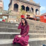 Priyanka KD Instagram - Kashi 🙏🏻…, #parvtipateyharharmahadev #mahadev #varanasi #smile #happy #life #love Assi ghat-Ganga River