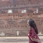 Priyanka KD Instagram - Kashi 🙏🏻…, #parvtipateyharharmahadev #mahadev #varanasi #smile #happy #life #love Assi ghat-Ganga River