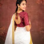 Priyanka KD Instagram - Happy Onam! May you be blessed with an abundance of joy, good health, and never-ending prosperity. Wishing you and your entire family a very happy Onam! 📸: @stories_by_vinit_turalkar I tried this first time I don’t know it’s look good on me or not .. on that time I didn’t get Any makeup man or anything so all this jewelry , makeup n saree i did .. evn i don’t know how to wear saree but I tried .. This look suits on me or not don’t know but I really like this look .. i want this look on ONAM only so i did.. #priyankakholgade #instagram #instagood #photography #photooftheday #pictures #picoftheday #smile #love #tamil #onam #kerla #south #festival #malyalam