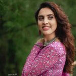 Priyanka KD Instagram - ये मुस्कान ही है, जो सादगी बन जाती हैं ! वरना लफ़्यों के फ़रेब, कहाँ समझ आते हैं ! 📸: @sarathkrishnanks #priyankakholgade #instagood #instadaily #instagram #photography #photooftheday #pictures #picoftheday #traditional #indianwear #pink #love #life #style #smile #happy