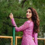 Priyanka KD Instagram - ये मुस्कान ही है, जो सादगी बन जाती हैं ! वरना लफ़्यों के फ़रेब, कहाँ समझ आते हैं ! 📸: @sarathkrishnanks #priyankakholgade #instagood #instadaily #instagram #photography #photooftheday #pictures #picoftheday #traditional #indianwear #pink #love #life #style #smile #happy