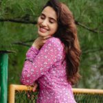 Priyanka KD Instagram - ये मुस्कान ही है, जो सादगी बन जाती हैं ! वरना लफ़्यों के फ़रेब, कहाँ समझ आते हैं ! 📸: @sarathkrishnanks #priyankakholgade #instagood #instadaily #instagram #photography #photooftheday #pictures #picoftheday #traditional #indianwear #pink #love #life #style #smile #happy