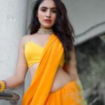 Priyanka KD Instagram - किसी की दुनिया चाहत मैं बरबाद है ….. #priyankakholgade #instagram #instadaily #photography #photooftheday #sareelove #saree #yellow #sareelover #sareefashion #pose #photo #mumbai #maharashtra #hyderabad #telugu #teluguactress