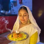 Priyanka Pandit Instagram - सर्वधर्मान्परित्यज्य मामेकं शरणं व्रज। अहं त्वां सर्वपापेभ्यो मोक्षयिष्यामि मा शुच:॥ (अष्टादश अध्याय, श्लोक 66) हिंदी अनुवाद: सभी धर्मो को छोड़कर मेरी शरण में आ जाओ. में तुम्हे सभी पापो से मुक्त कर दूंगा, इसमें कोई संदेह नहीं हैं। English Translation: Abandon all varieties of dharmas and simply surrender unto me alone. I shall liberate you from all sinful reactions; do not fear. Mumbai, Maharashtra
