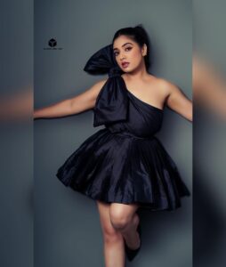 Priyanka Thimmesh Instagram - 🖤✨

#blacklove 

Photography @vkey21 @blackbox_mediacorp
Costume @thoran_by_zayi
Stylist @zohibzayi
Make up @iglambeautystudiochennai
 Special thanks to @jesufeast_12 @ameerkbasheer @adam__zamar

@iampriyankaathimmesh #priyankathimmeshofficial #priyankathimmesh