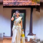 Priyankha Masthani Instagram - நாணத்திற்கு விடுதலை கொடுத்தேன் வளையல்களும் தலைக் கவிழ்ந்தது🤍 Pc:- @colorgram.photography Makeover:- @rashi__makeupartist