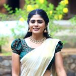 Priyankha Masthani Instagram - Kerala Saree🤩 Makeover:- @rashi__makeupartist Vc:- @colorgram.photography #onam #onam2023 #onamcelebration #priyankhamasthani #priyankha #villagegirl #salemponnu #masthani #priyanka #mastani #keralasaree #malar