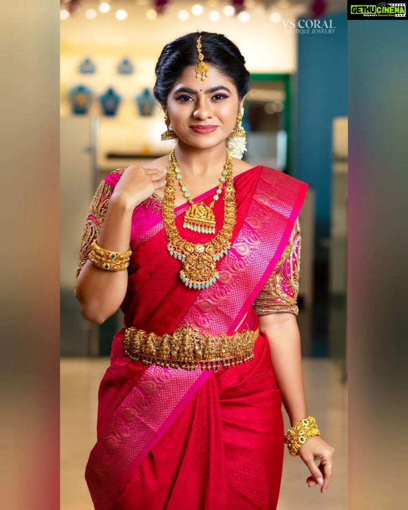 Priyankha Masthani Instagram - @vscoralslm VS Coral - Traditional and Boutique jewellery at Namma Salem. Witness the never seen before wide range of collections at your convenient budget. Be our guest and feel the luxury.. Jewellery:- @vscoralslm Makeover: @rashi__makeupartist Pc:- @pixarque Selam Tamilnadu India