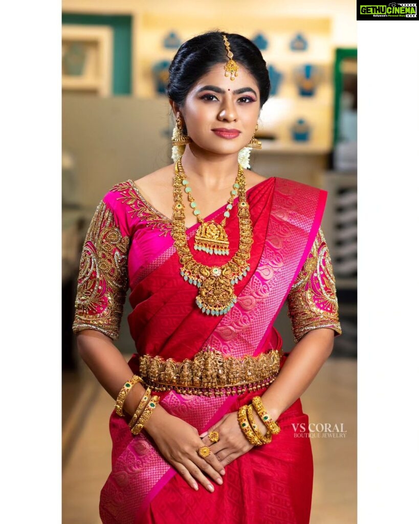 Priyankha Masthani Instagram - @vscoralslm Vs Coral - Traditional and Boutique jewellery at Namma Salem. Witness the never seen before wide range of collections at your convenient budget. Be our guest and feel the luxury... Jewellery:- @vscoralslm Pc:- @pixarque Makeover:- @rashi__makeupartist Omalur, Salem district.
