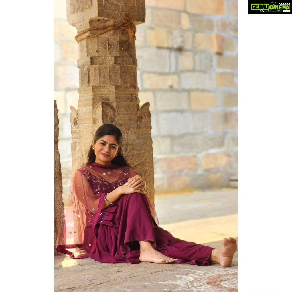 Priyankha Masthani Instagram - உன் பார்வையில் தொலைந்தது நான் மட்டுமல்ல என் கோபங்களும் தான்🤍 Srirangam Temple Tiruchirapalli,