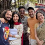 Priyanshu Painyuli Instagram - Hamari Mummy ne aaj yaad dilaya ki teen saal ho gaye release ko aur teesre ka intezaar lamba ho raha hain. Hum bas muskuraye aur kaha.. Yeh bhi ___ ___ 😊 #3yearstomirzapuronprime