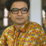 Priyanshu Painyuli Instagram - Hamari Mummy ne aaj yaad dilaya ki teen saal ho gaye release ko aur teesre ka intezaar lamba ho raha hain. Hum bas muskuraye aur kaha.. Yeh bhi ___ ___ 😊 #3yearstomirzapuronprime
