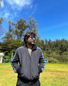 RJ Balaji Instagram - Read all your msgs after a longtime…
I see love, only love ..! ❤️ 
You guys trust me blindly and give so much love in all the work that I do, be it commentary, podcast, or films.. 
For so many years now… Blessed.! 🙏

Dai, பச்ச சட்ட… I Love you ❤️