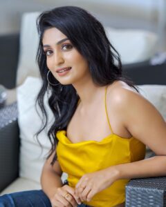 Rachel David Instagram - felt like a Kesari bath // 👀💛
.
.
.
#sihi #sihiforsihi #ifyouknowyouknow 

📸 @rejibhaskar_ 
💄 @makeupandhairbysagallya
👗@_susan_lawrence_