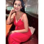 Rachel David Instagram - painting the town red // 💄