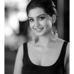 Rachel David Instagram - carrying the weight of the earrings on my shoulders //🦾 . . #myearswerecrying 📸 @rejibhaskar 💄 @makeupandhairbysagallya 👗 @styled_by_gk