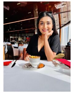 Rachel David Instagram - just a mallu girl adding some 24 karat gold to her coffee // 🤷🏻‍♀️🌟
.
.
#malluslovegold #goldcoffee
