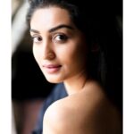 Rachel David Instagram - Bangalore weather got me feelin’ hot & cold // . . 📸 @vjwesley Hair & makeup @makeuphub.india #ifyouknowyouknow #bangaloreweatheratitsbest #sweaterweathertheysaid