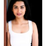 Rachel David Instagram - waiting for my swiggy order at the door // 🐒 . . . Captured by @vjwesley Hair & makeup @makeuphub.india #foodislove #foodislife #whatisadietanyway #swiggyindia #swiggyvoiceofhunger