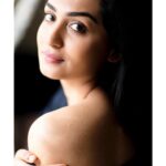Rachel David Instagram - Bangalore weather got me feelin’ hot & cold // . . 📸 @vjwesley Hair & makeup @makeuphub.india #ifyouknowyouknow #bangaloreweatheratitsbest #sweaterweathertheysaid