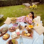 Rachel David Instagram - Just adding some aesthetics to your scrolling // 🌻 . . . My best friend takes the best pictures @priyankajain11 💛 P.S - NOT MY bridal shower*