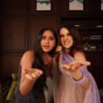 Radhika Madan Instagram - No one can mess with my @radhikamadan di 😡It was amazingggg meeting you @radhikamadan di 🫶🏻✨ 💜 @nimratofficial @radhikamadan @maddockfilms #SajiniShindeKaViralVideo #NanaChiTaang #chahattewani #radhikamadan #promotion Releasing in cinemas on 27th October, 2023 Mumbai, Maharashtra