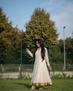 Rajisha Vijayan Instagram - കേരളപിറവി ആശംസകൾ ♥️

👗@kalaakaari 
📸@sanoop.snz

#keralapiravi
