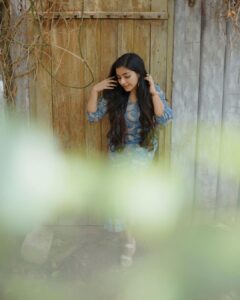 Rajisha Vijayan Instagram - Custom in rustic 🍂🪻

Photography: @merin__georg 
Styling: @styledbysmiji 
Outfit & Accessory: @house_of_vandy @reetu.george 
MUAH: @neethu_makeupartist 
Assisted by : @siraj_saleem_