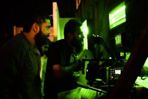 Rakshit Shetty Instagram - From the sets that is inspiring, engaging and indulging. Sapta Sagaradaache Ello🤍

PC: @flyingretina 

#SSE #10YearsLater @hemanthrao11 @rukmini_vasanth @chaithra.j.achar @charanraj27185 @advaithaambara @ullashydur @ssethemovie #ParamvahPictures @paramvah_studios