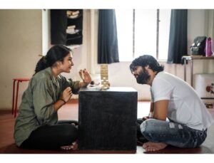 Rakshit Shetty Instagram - If you are having fun at work does that mean you are not working? Or does it mean your work is great? ☺

Making the most out of our #SSE workshop✨

PC: @thusharbablu

@hemanthrao11 @rukmini_vasanth