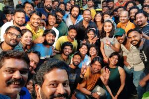 Rakshit Shetty Instagram - 164 ಅಪೂರ್ವ ದಿನಗಳ ಶೂಟಿಂಗ್​ಗೆ ಪೂರ್ಣ ವಿರಾಮ...
#777Charlie ಚಿತ್ರದ ಕುಂಬಳಕಾಯಿ ಕಾರ್ಯಕ್ರಮದ ಒಂದಷ್ಟು ಸಿಹಿ ಕ್ಷಣಗಳು ಇಲ್ಲಿದೆ ✨

Embracing the journey and bidding it a happy adieu. See you in the theatres on the 31st of December, 2021 😊
.
Photo Courtesy: @vageeshkanth
.
@kiranraj_k @rajbshetty @iamsangeethasringeri @bobbysimha @danishsait @nobinpaul @pratheek_darkbirdfilms @arvindskash @ullashydur @dk9pramod @paramvah_studios @prithvirajproductions @stonebenchfilms