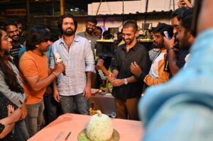 Rakshit Shetty Instagram - 164 ಅಪೂರ್ವ ದಿನಗಳ ಶೂಟಿಂಗ್​ಗೆ ಪೂರ್ಣ ವಿರಾಮ...
#777Charlie ಚಿತ್ರದ ಕುಂಬಳಕಾಯಿ ಕಾರ್ಯಕ್ರಮದ ಒಂದಷ್ಟು ಸಿಹಿ ಕ್ಷಣಗಳು ಇಲ್ಲಿದೆ ✨

Embracing the journey and bidding it a happy adieu. See you in the theatres on the 31st of December, 2021 😊
.
Photo Courtesy: @vageeshkanth
.
@kiranraj_k @rajbshetty @iamsangeethasringeri @bobbysimha @danishsait @nobinpaul @pratheek_darkbirdfilms @arvindskash @ullashydur @dk9pramod @paramvah_studios @prithvirajproductions @stonebenchfilms