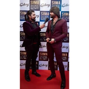 Rakshit Shetty Instagram - ಪ್ರಶಂಸೆ ಎನ್ನುವುದು ಬರಿ ಪ್ರಶಸ್ತಿ ಅಲ್ಲ, ನಿಮ್ಮ ಪ್ರೀತಿ ಇರದೆ ಅದು ಪೂರ್ಣವಾಗುವುದಿಲ್ಲ. ಸದಾ ನಿಮ್ಮೆಲ್ಲರ ಪ್ರೀತಿ ಹೀಗೆ ಇರಲಿ.. ಮನದಾಳದ ಧನ್ಯವಾದಗಳು 😊

Here's to bringing many more stories on screen, to elevating each other, to all the love recieved! Thank you all, I'm grateful 🤗 

Congratulations @imran_sardhariya on receiving the Best Choreographer Award! 🤗

Styled by: @pragathirishabshetty

#SIIMA #AvaneSrimannarayana #ASN