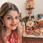 Rambha Instagram - Happy Vijayadasami ❤️🙏 #festival #navratri #durgapuja #celebration #celebrity #familylife #women #function#happy