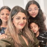 Rambha Instagram - My birthday pics with my lifelines ❤️❤️❤️😘😘😘trying to squeeze in one frame 🤩❤️#celebrity #celebration #family #reels #housewife #women #celebstyle #fans #media #press#selfie #pics #believeinyourself #yourself #selflove#beautiful #gorgeous#birthday #birthdaygirl #birthdaycake