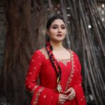 Rashami Desai Instagram – The colour of love and rage and luck ❤️ 
HAPPY DASHERA ❤️ 
.
.
Dress : @quenchathirst
P.r. : @vblitzcommunications
Jwel : @kushalsfashionjewellery
Click: @shrutisbagwe
.
.
#rashamidesai #rashamians #love #rythamicrashami💃🏻 #dashera2023 #fastiveseason #indiannaari #whatelseispossiblemore #diva #trending #fashion #immagical✨🧞‍♀️🦄