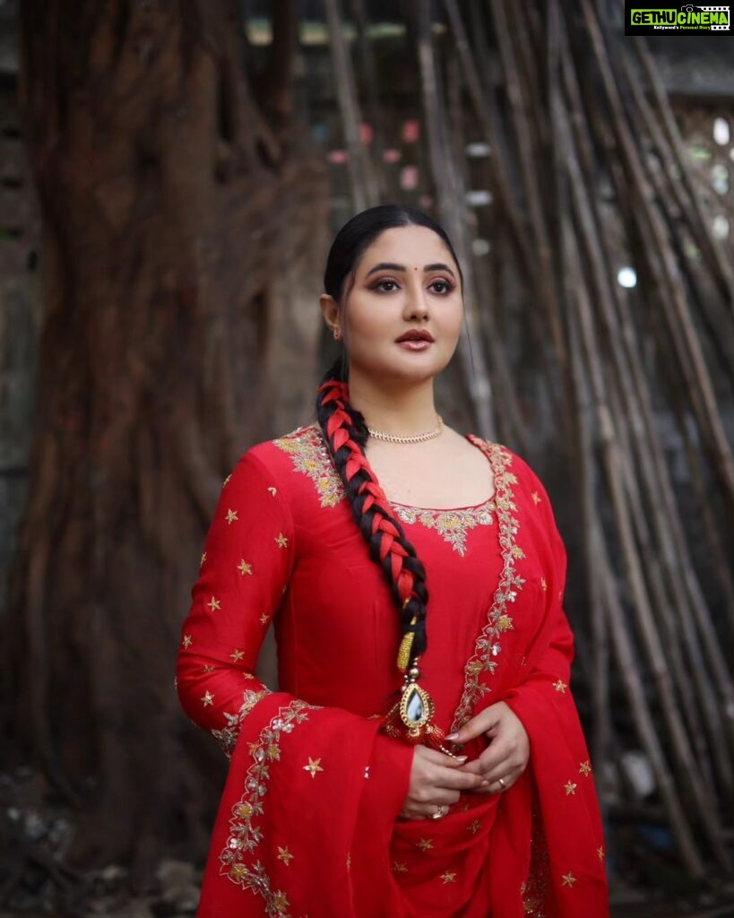 Rashami Desai Instagram - The colour of love and rage and luck ❤️ HAPPY DASHERA ❤️ . . Dress : @quenchathirst P.r. : @vblitzcommunications Jwel : @kushalsfashionjewellery Click: @shrutisbagwe . . #rashamidesai #rashamians #love #rythamicrashami💃🏻 #dashera2023 #fastiveseason #indiannaari #whatelseispossiblemore #diva #trending #fashion #immagical✨🧞‍♀️🦄