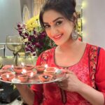 Rati Pandey Instagram - Happy Diwali apno ke sang❤️❤️❤️❤️ . . . #happydiwali #2023 #instareels #ratipandeyworld #family